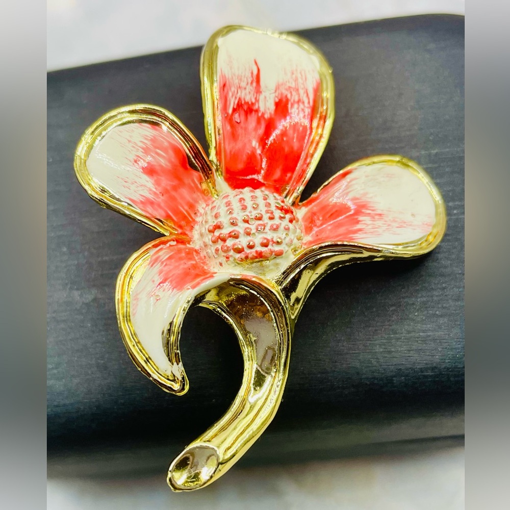 Elegant Enamel Floral Brooch Pin in Red and White. Gold tone